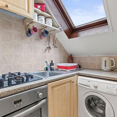 Cosy Flat In London Apartment Ийлинг Екстериор снимка